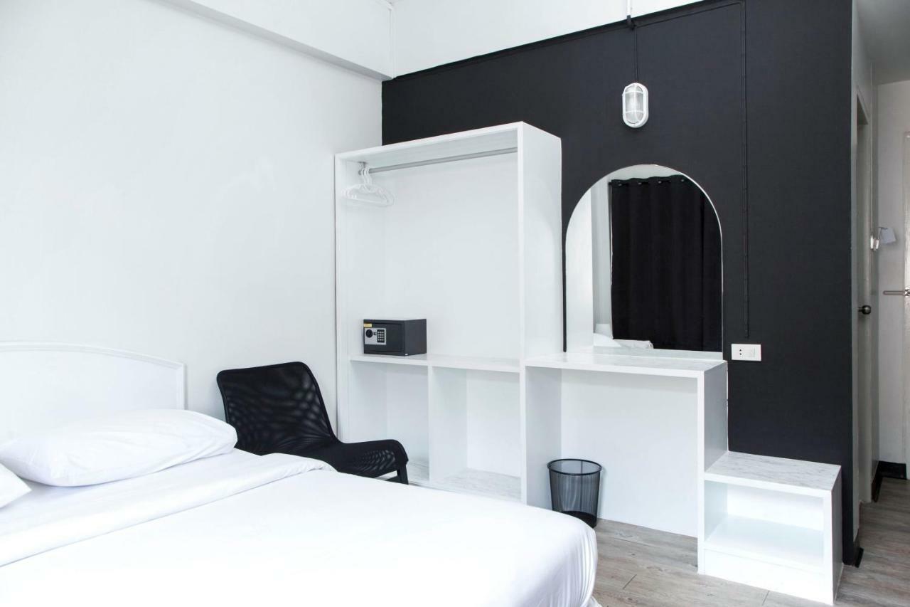 Crystal Hotel Hua Hin Extérieur photo