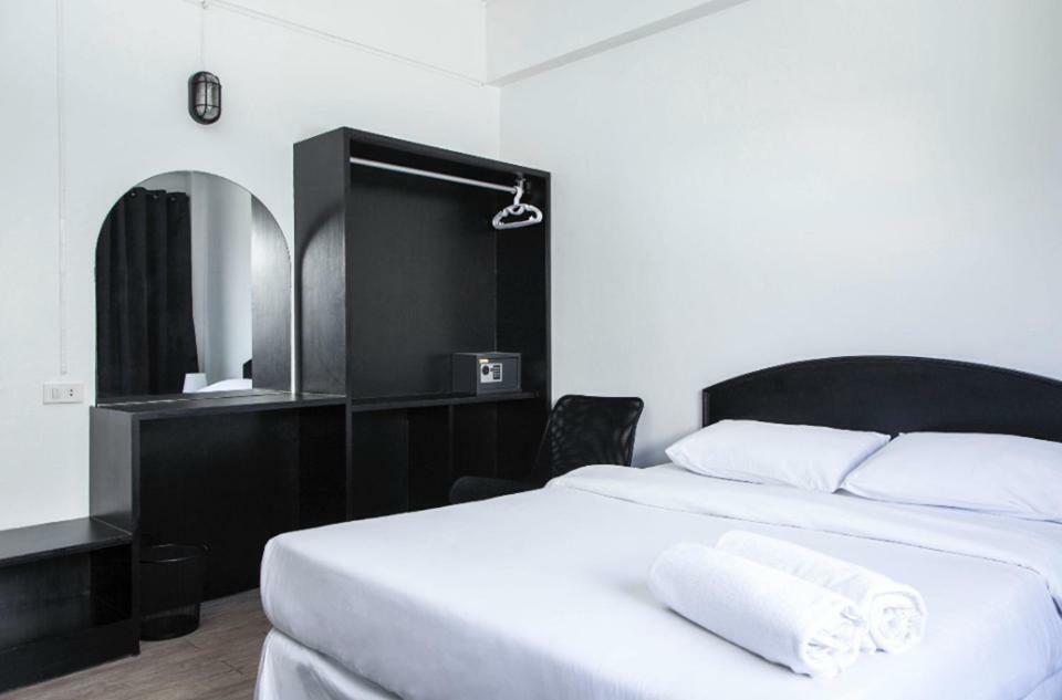 Crystal Hotel Hua Hin Extérieur photo